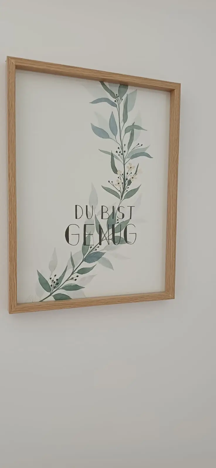 Motivationsbild mit der Aufschrift ‚Du bist genug‘ im Behandlungsraum der Logopädie-Praxis Nina Mittelstädter in Ober-Ramstadt
